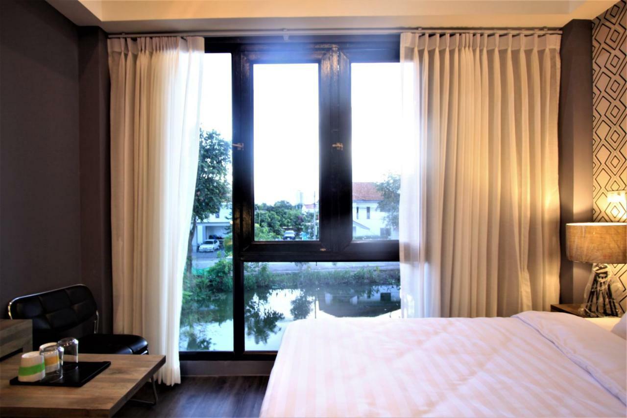 The Nichehome Waterside Living Чиангмай Екстериор снимка