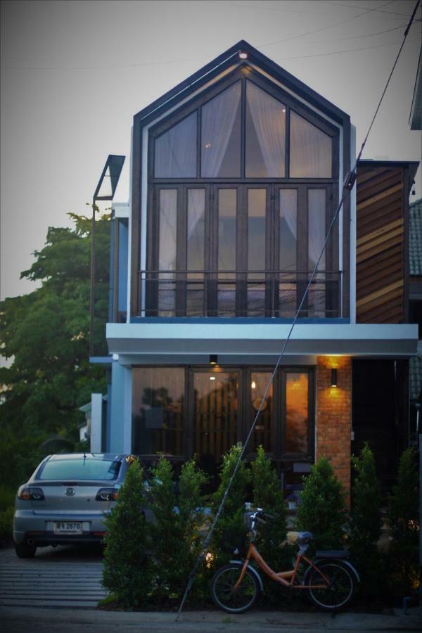 The Nichehome Waterside Living Чиангмай Екстериор снимка